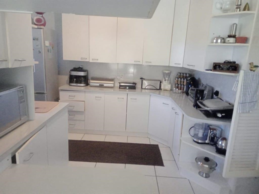 4 Bedroom Property for Sale in Wavecrest Eastern Cape